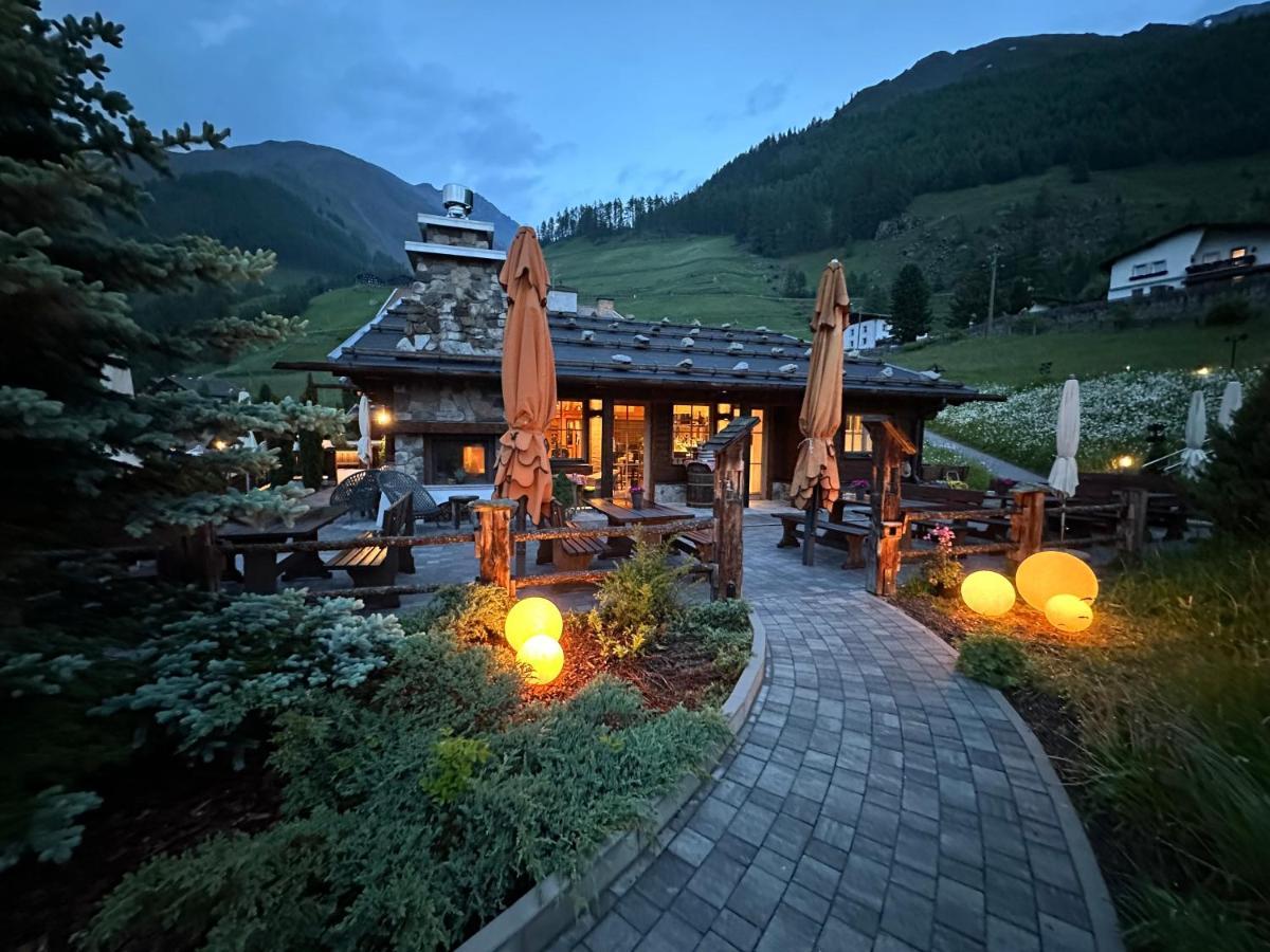 Hotel & Chalets Edelweiss Madonna  Eksteriør bilde